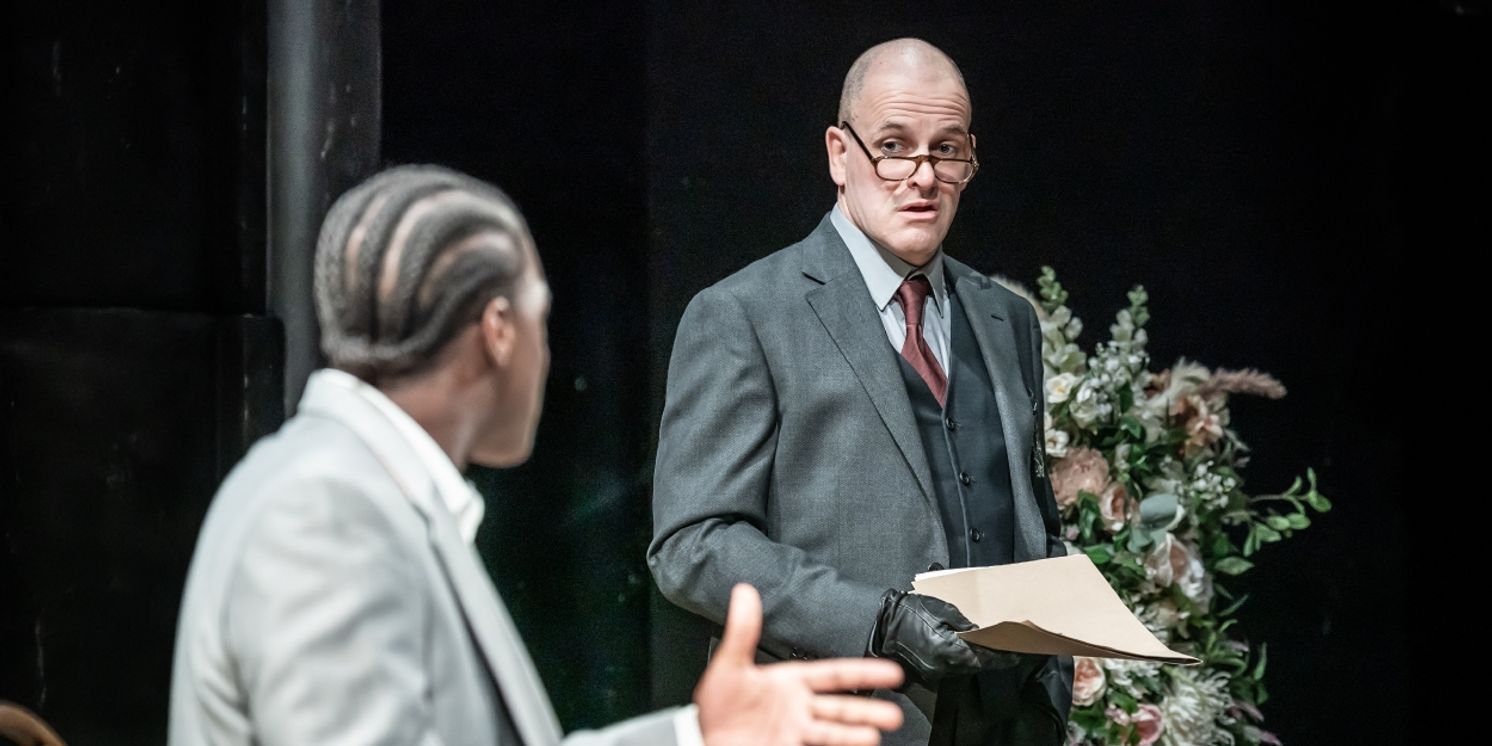 Review: A MIRROR, Trafalgar Theatre  Image