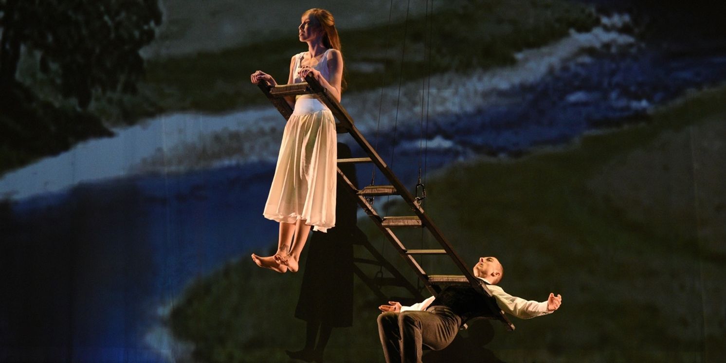 Review: MOMIX's ALICE Returns to The Joyce Theater  Image