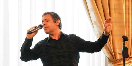 Review: Steven Brinberg & Robert Hofler Make An Excellent Pairing at the Dutch Treat Club Photo