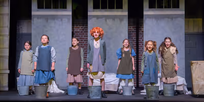 Review: ANNIE at The Candlelight Theatre Photo
