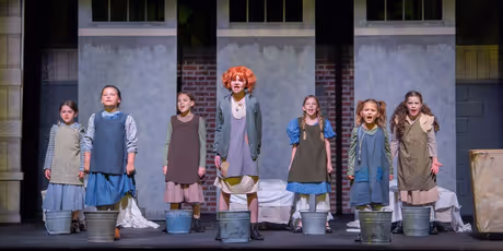 Review: ANNIE at The Candlelight Theatre Photo