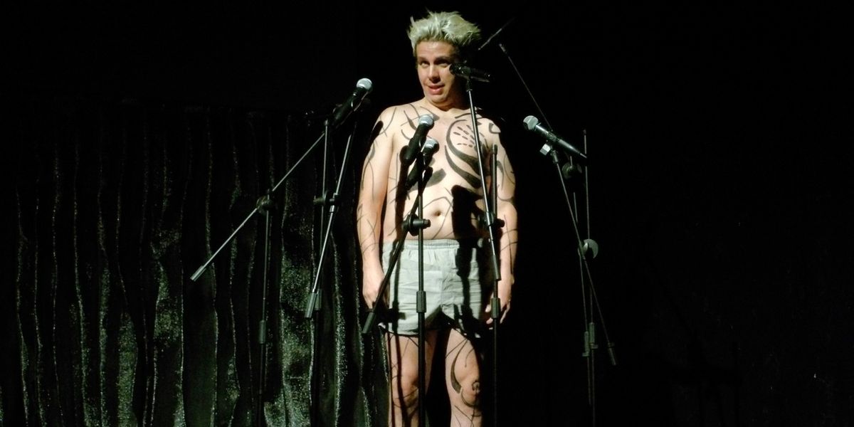 Crítica: AZUL BOSQUES at Teatro La Capilla