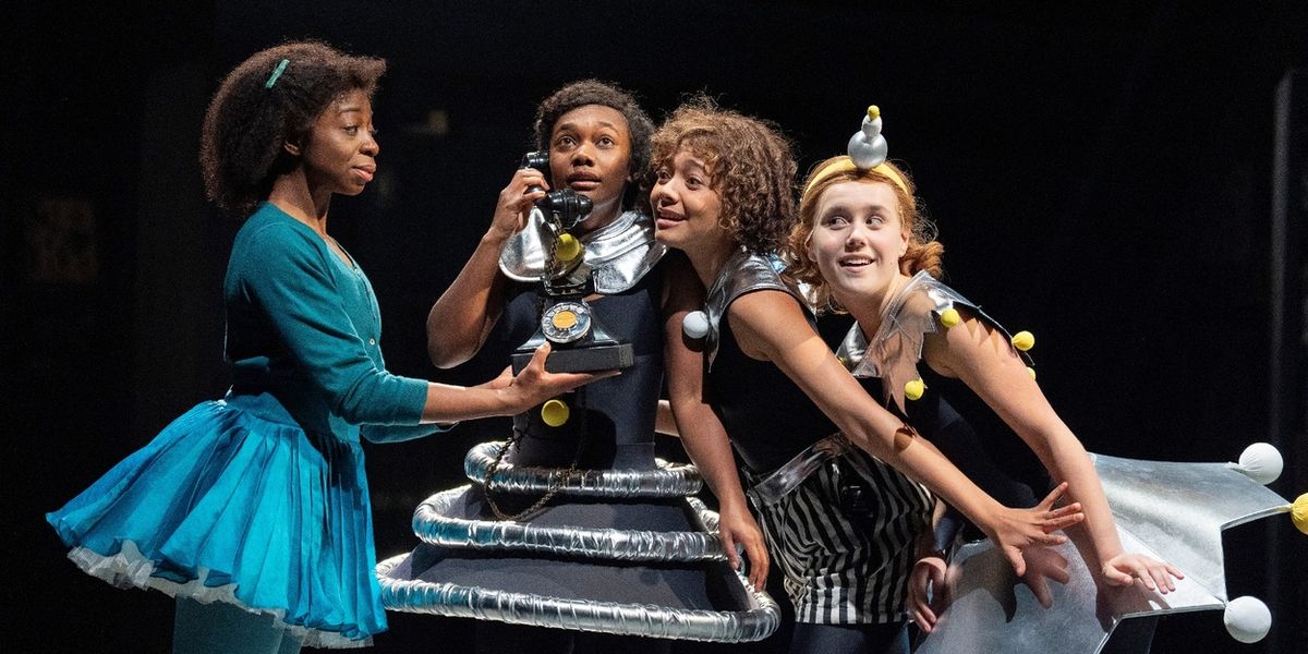 Review: BALLET SHOES, National Theatre