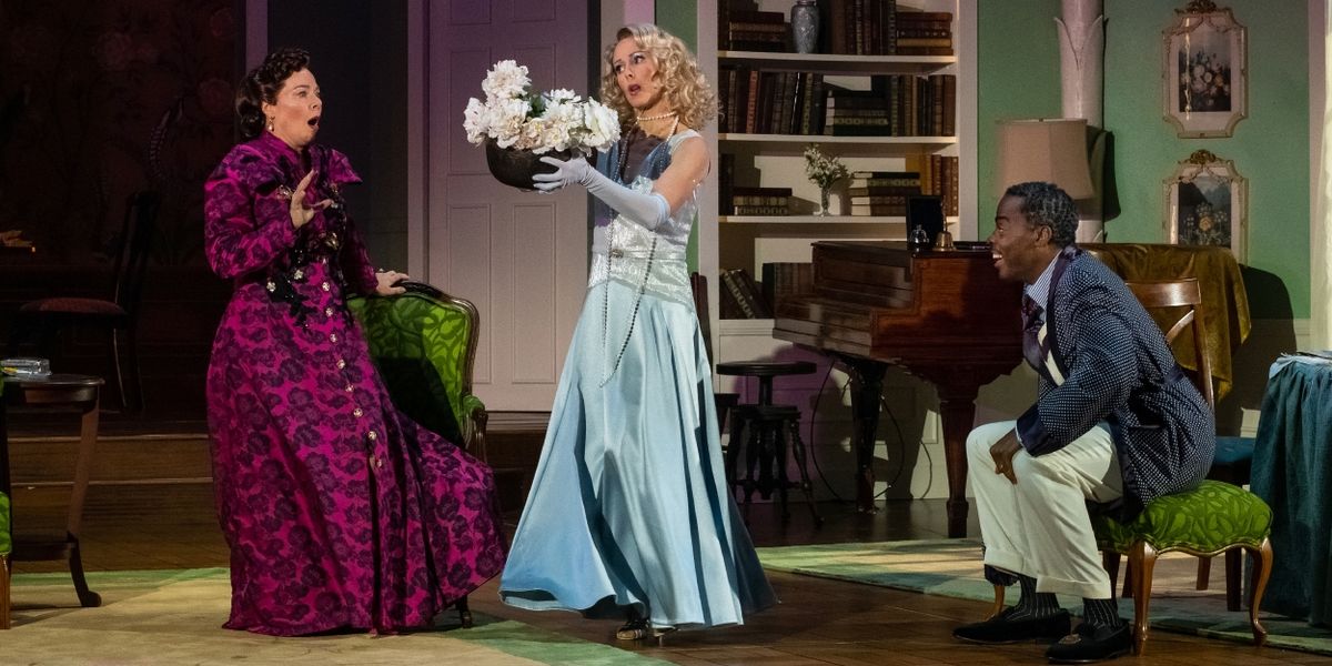 Review: BLITHE SPIRIT at Seattle Rep