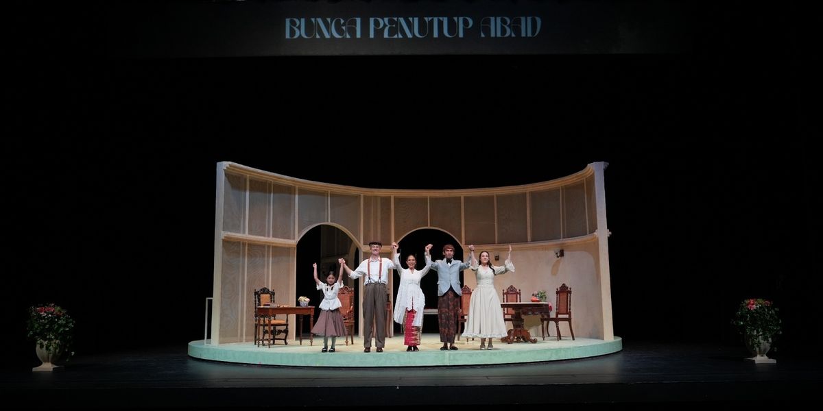 REVIEW: BUNGA PENUTUP ABAD brings Pramoedya’s World to the Stage