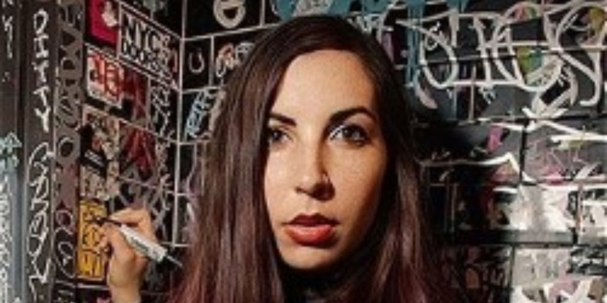 Review: EDINBURGH 2024: CAITLIN COOK: THE WRITING ON THE STALL, Pleasance Dome