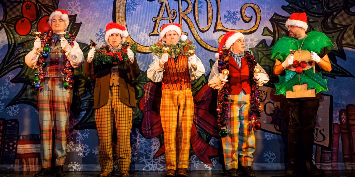 Review: CHRISTMAS CAROL GOES WRONG, Apollo Theatre
