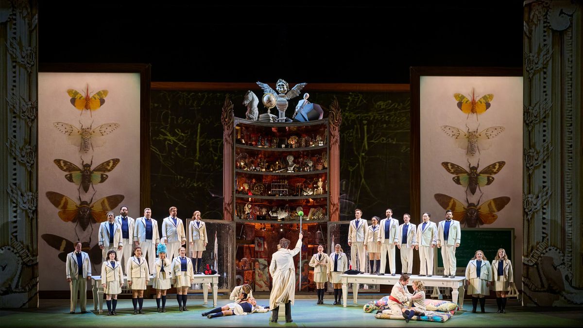 Review: COSĺ FAN TUTTE at Four Seasons Centre For The Performing Arts