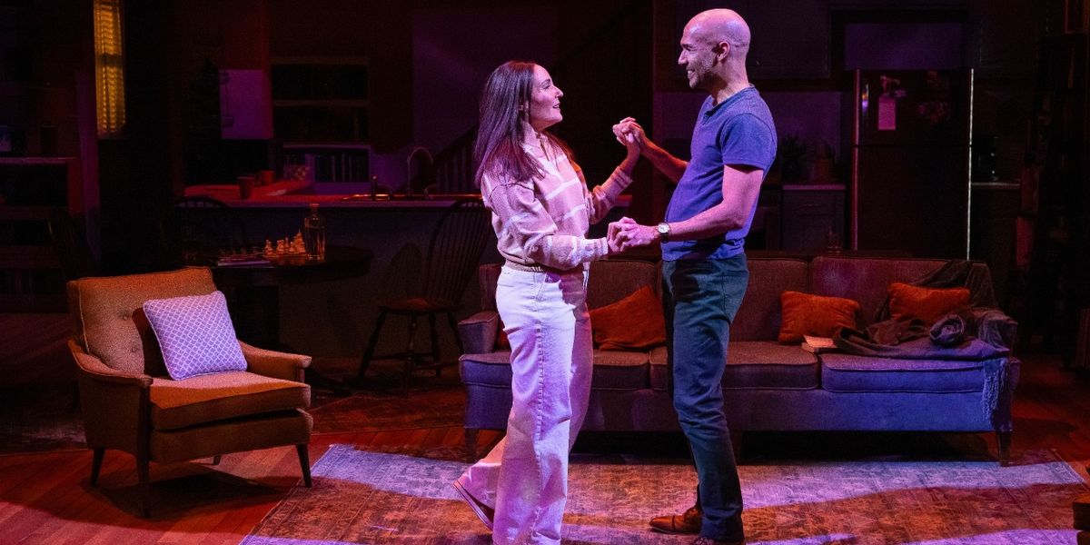 Review: DECEMBER: A LOVE YEARS IN THE MAKING at Alley Theatre
