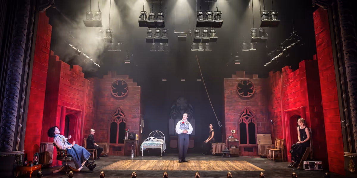 Review: DRACULA, Lyric Hammersmith