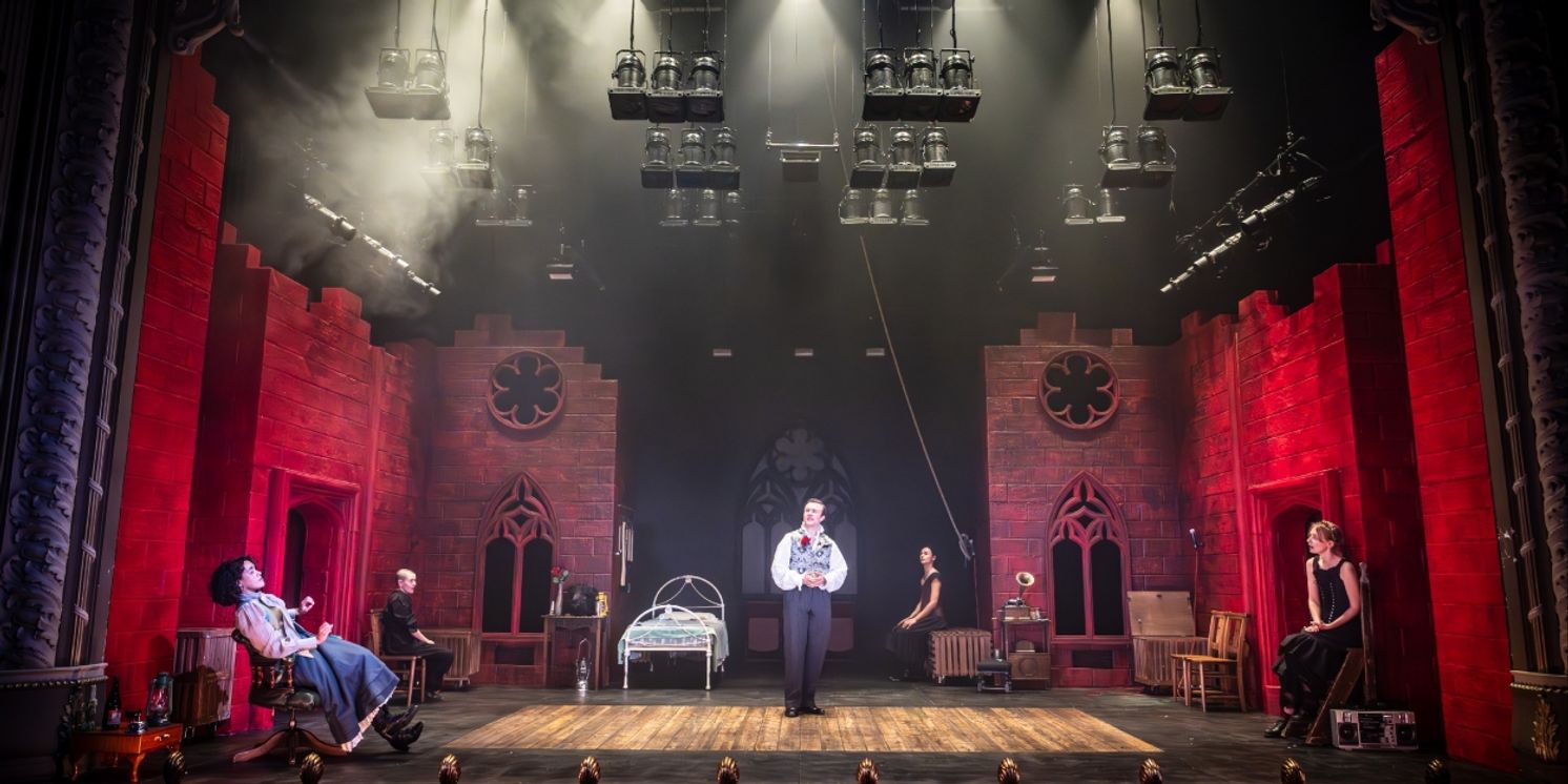Review: DRACULA, Lyric Hammersmith  Image