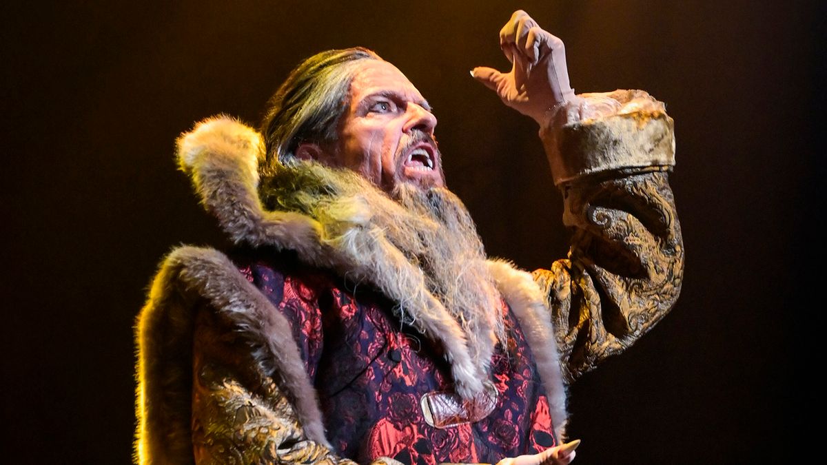 Review: DRACULA at TheatreWorks Silicon Valley