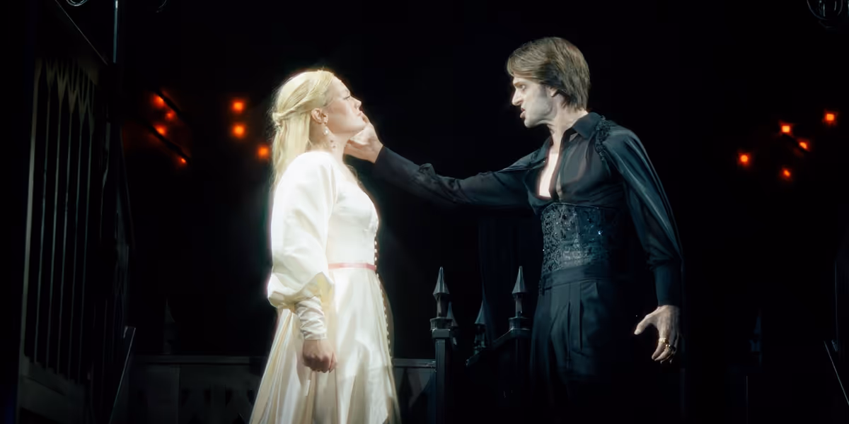 Review: DRACULA at Turner Theater
