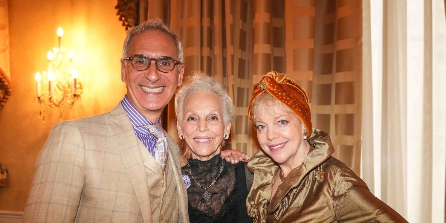 Review: Elizabeth Sullivan Performs at the Dutch Treat Club and the Torch is Passed  Image