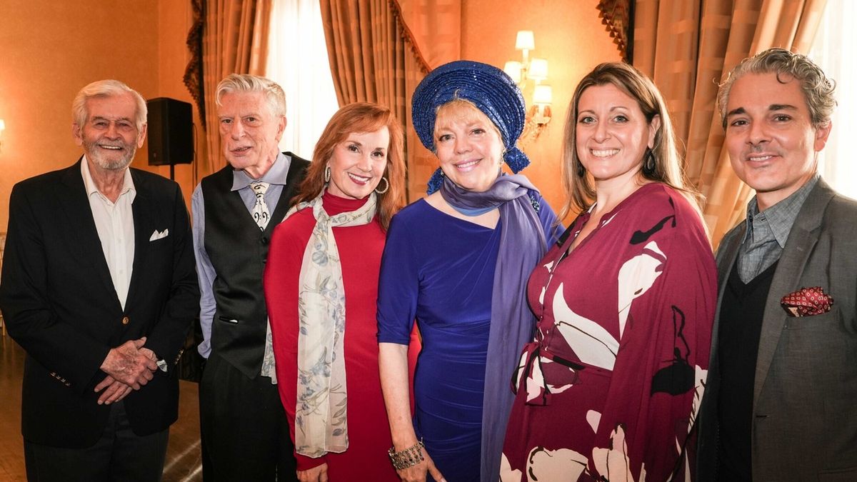 Review: Entertaining 'Voting' at the Dutch Treat Club