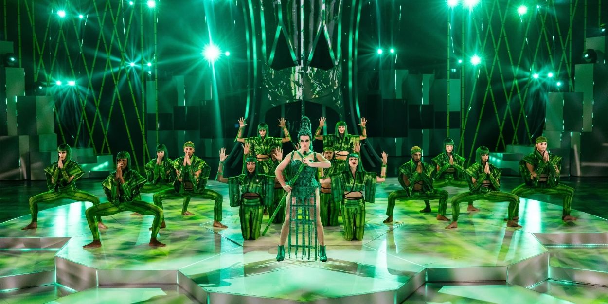 Review: FALLING | IN LOVE at Friedrichstadt-Palast - Berlin  Image