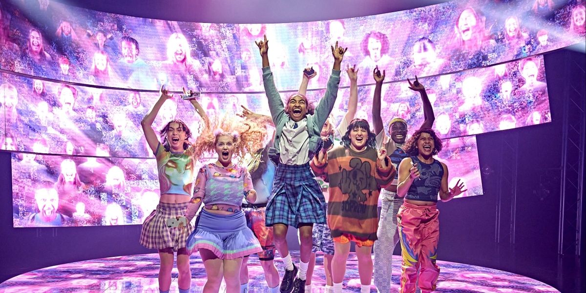 Review: FANGIRLS, Lyric Hammersmith