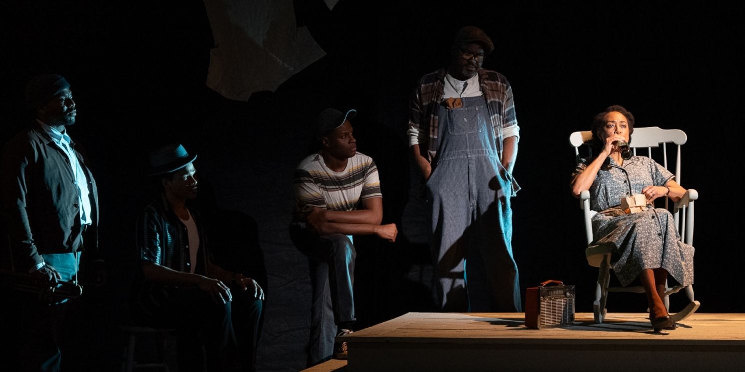 Review: FENCES at Trinity Rep  Image