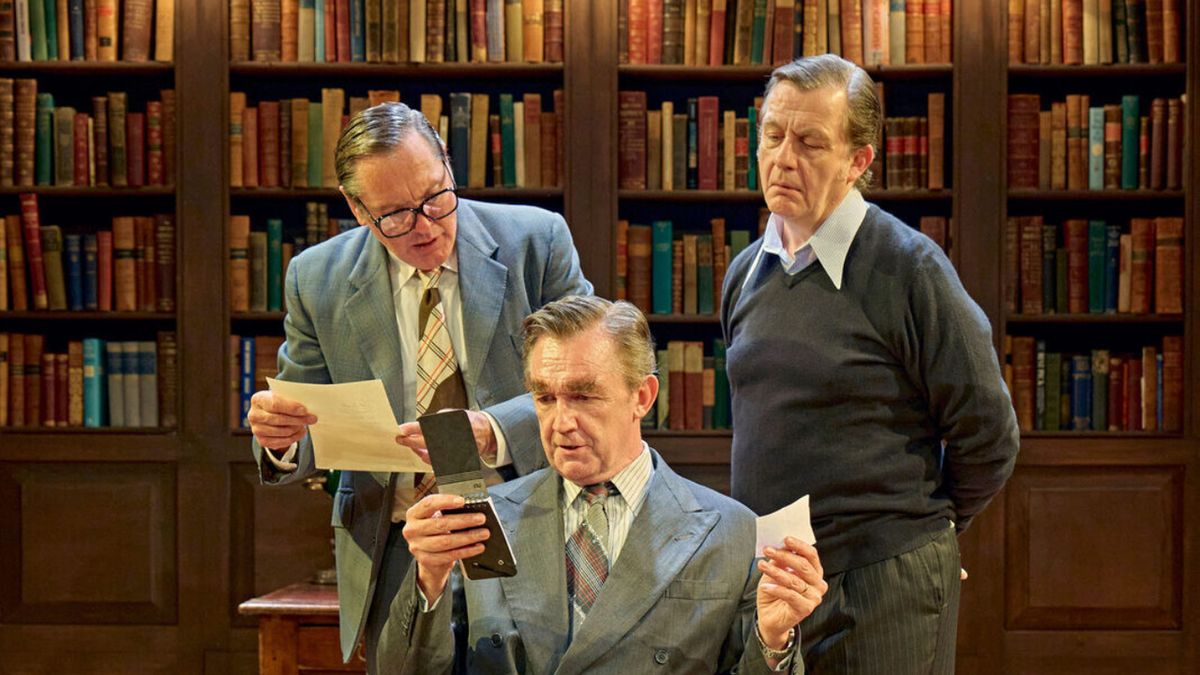 Review: GANG OF THREE, Richmond Theatre
