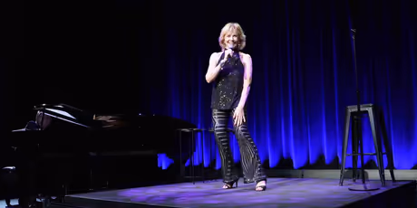 Review: Glazer Hall Welcomes Linda Purl Photo