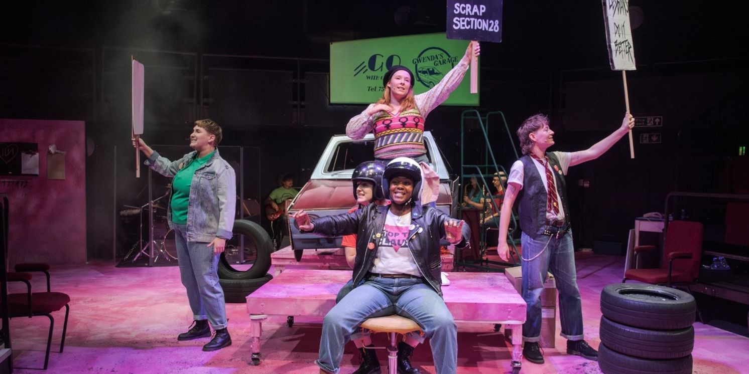 Review: GWENDA'S GARAGE, Southwark Playhouse  Image