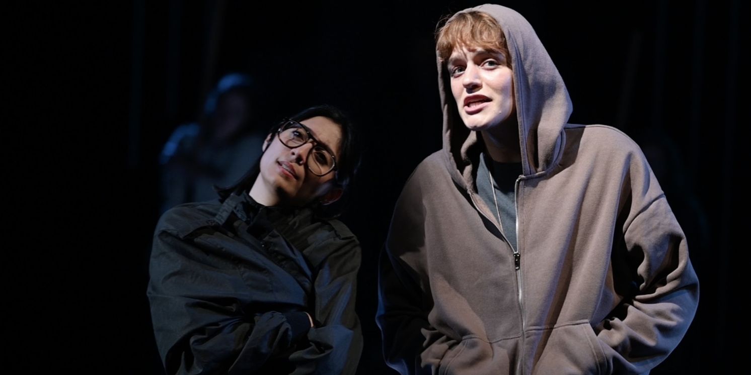 Review: HAMLET at Avant Bard Theatre  Image