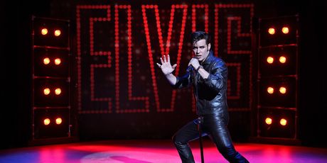 Review: A Heartthrob with Heart: HEARTBREAK HOTEL at Beef & Boards Photo