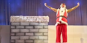 Review: HOW DOES SANTA GO DOWN THE CHIMNEY? Unicorn Theatre