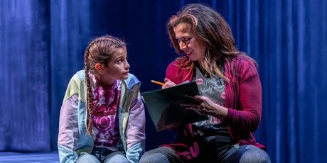 Review: HUNDREDS AND HUNDREDS OF STARS at TimeLine Theatre Company Photo