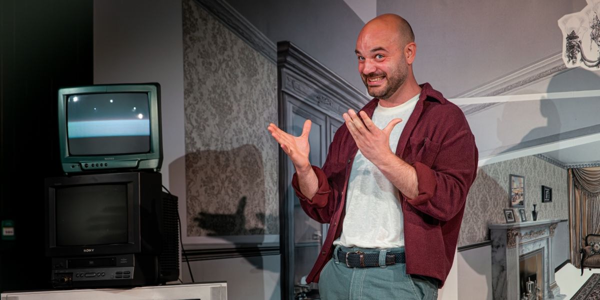 Review: INSANE ASYLUM SEEKERS, Bush Theatre