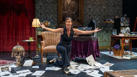 Review: INSTRUCTIONS FOR A SEANCE at Milwaukee Rep Photo