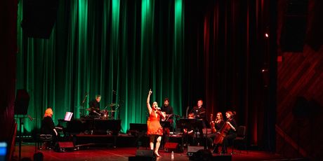 Review: Jessica Vosk Brings Music and Mirth to Berklee Performance Center With SLEIGH Photo