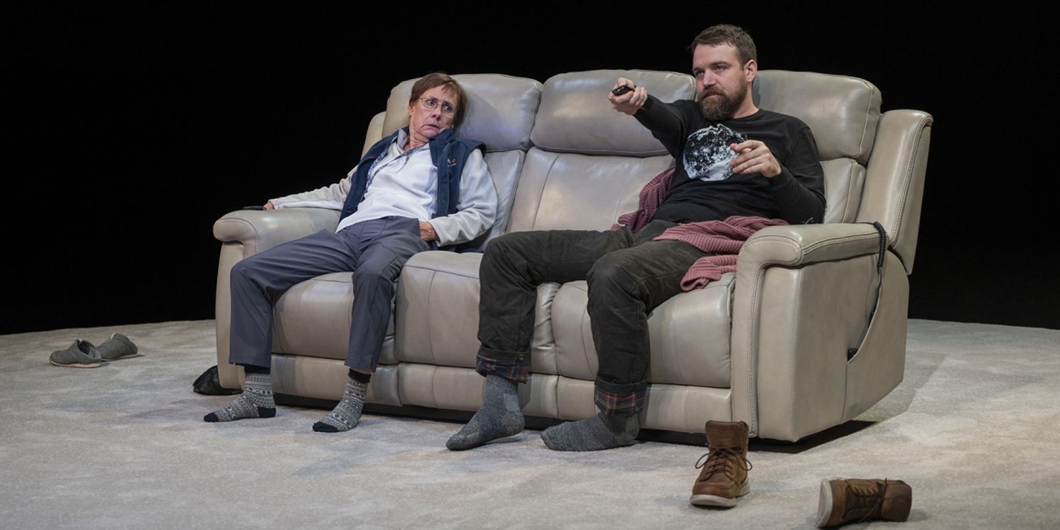 Review: LITTLE BEAR RIDGE ROAD at Steppenwolf Theatre Company  Image
