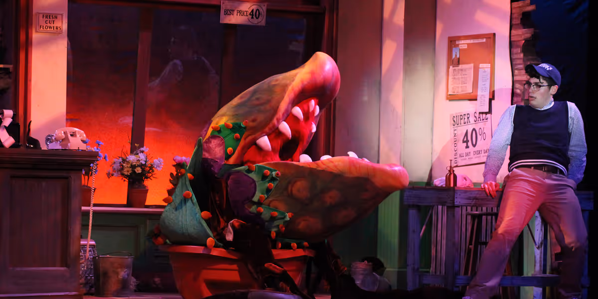 Review: LITTLE SHOP OF HORROR at Dutch Apple Dinner Theatre