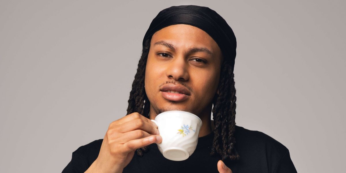 EDINBURGH 2023: Review: MAMOUN ELAGAB: WHY I LOVE WHITE PEOPLE, The Pleasance Courtyard