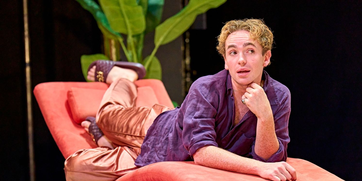 Review: MATES IN CHELSEA, Royal Court  Image
