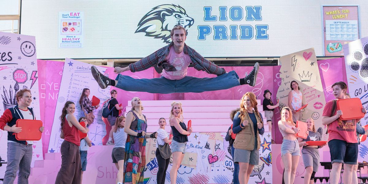 Review: MEAN GIRLS at Stage West At The Lights