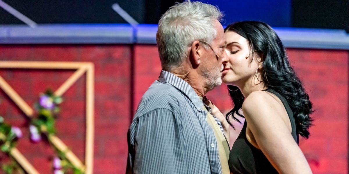 Review: METEOR SHOWER at Desert Ensemble Theatre