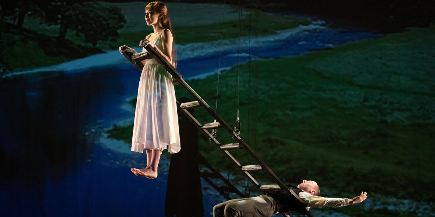 Review: MOMIX'S ALICE TAKES US DOWN THE RABBIT HOLE at Bass Concert Hall  Image