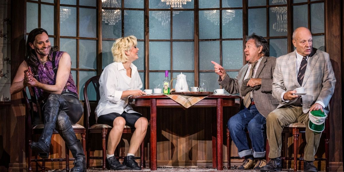 Review: ÄNGLAGÅRD / HOUSE OF ANGELS at Oscarsteatern, Stockholm, Sweden