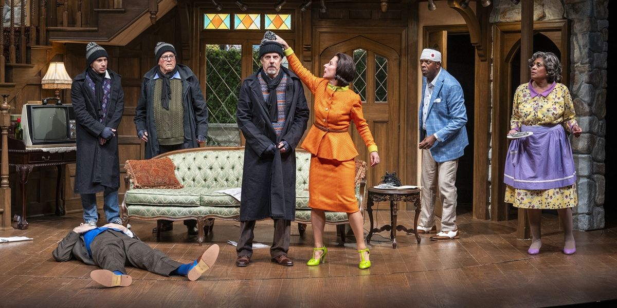 Review: NOISES OFF at Steppenwolf Theatre Company