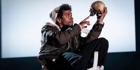 Review: NT LIVE'S HAMLET, Starring Hiran Abeysekera Photo