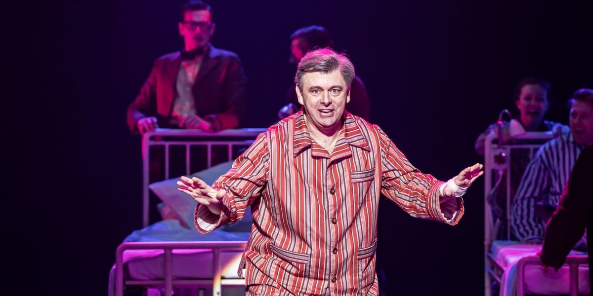 Review: NYE, National Theatre