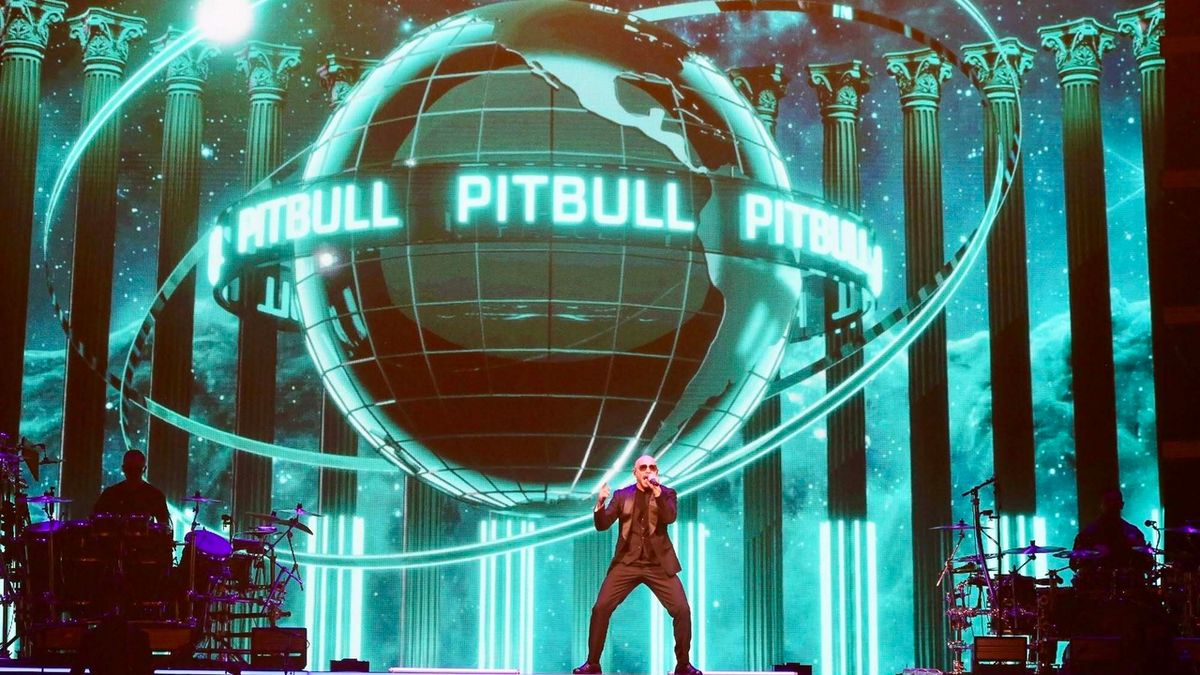 Review: PITBULL - I'M BACK TOUR at Mystic Lake Amphitheater