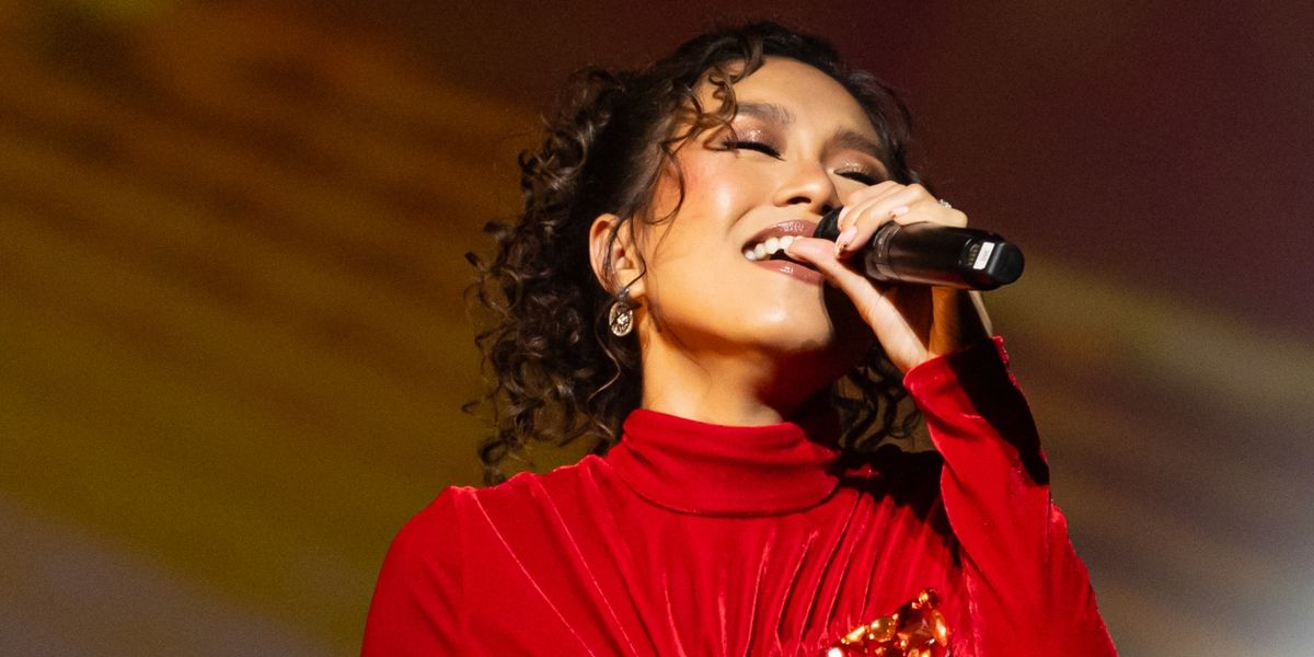 Review: Rachelle Ann Go Mesmerizes at Esplanade Debut