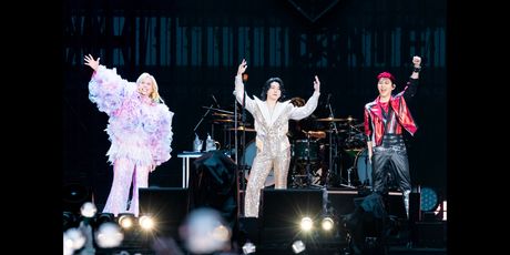 Review: Mrs. GREEN APPLE Concludes “ZENJIN MITO TO IM/MUTABLE” at Japan National Stadi Photo