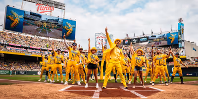 Review: SAVANNAH BANANAS at Target Field Minneapolis Photo