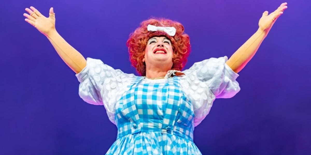 EDINBURGH 2025: Review: SHE'S BEHIND YOU, Traverse Theatre