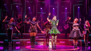 Review: SIX, Festival Theatre