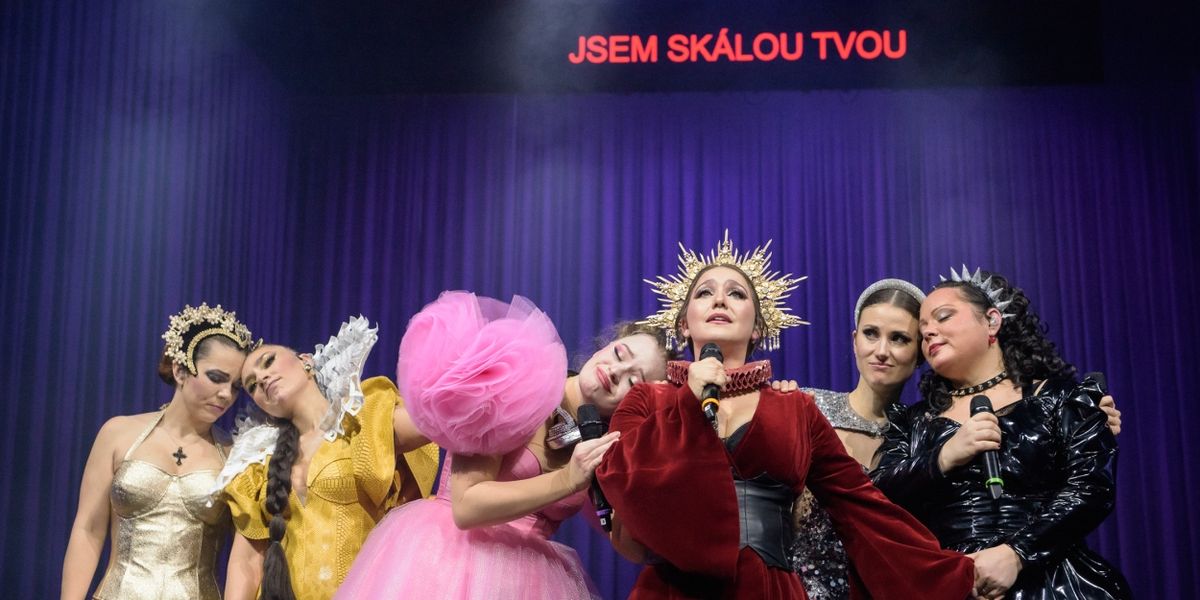 Review: SIX královen na prknech plzeňského divadla